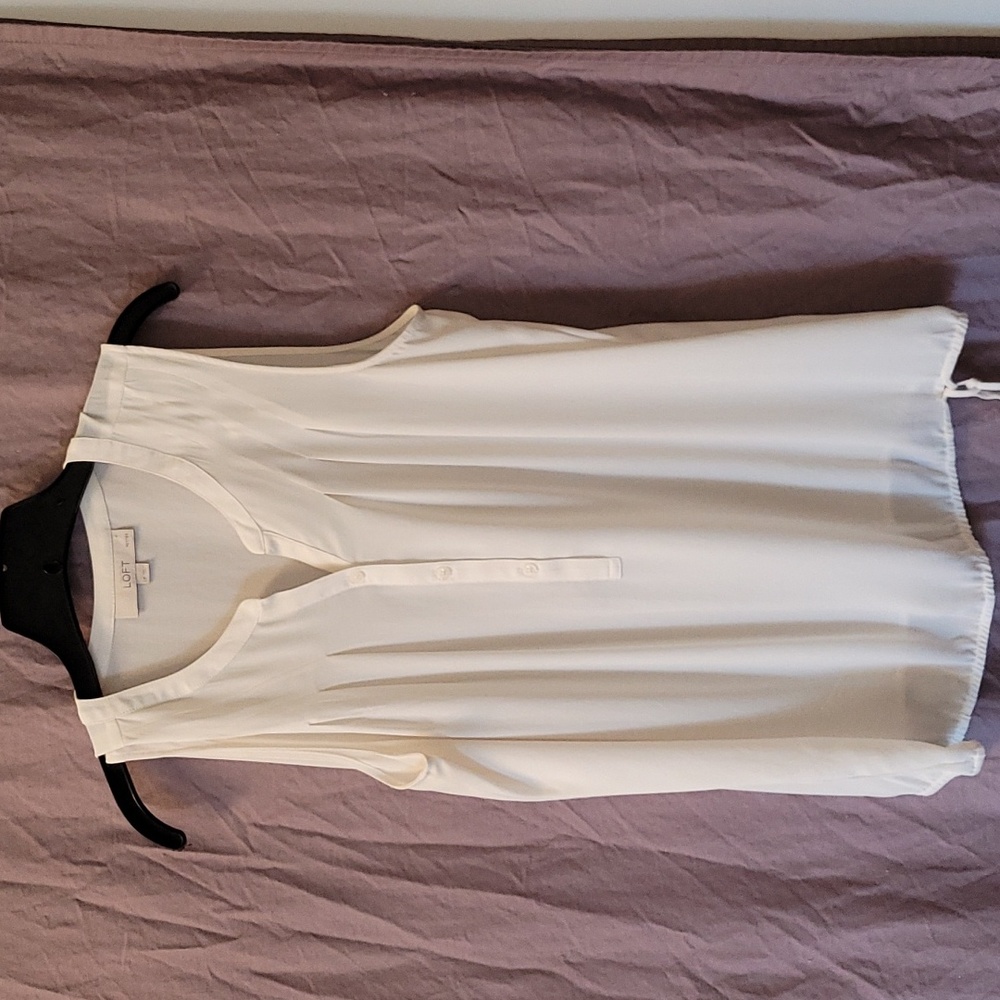 Sleeveless blouse
